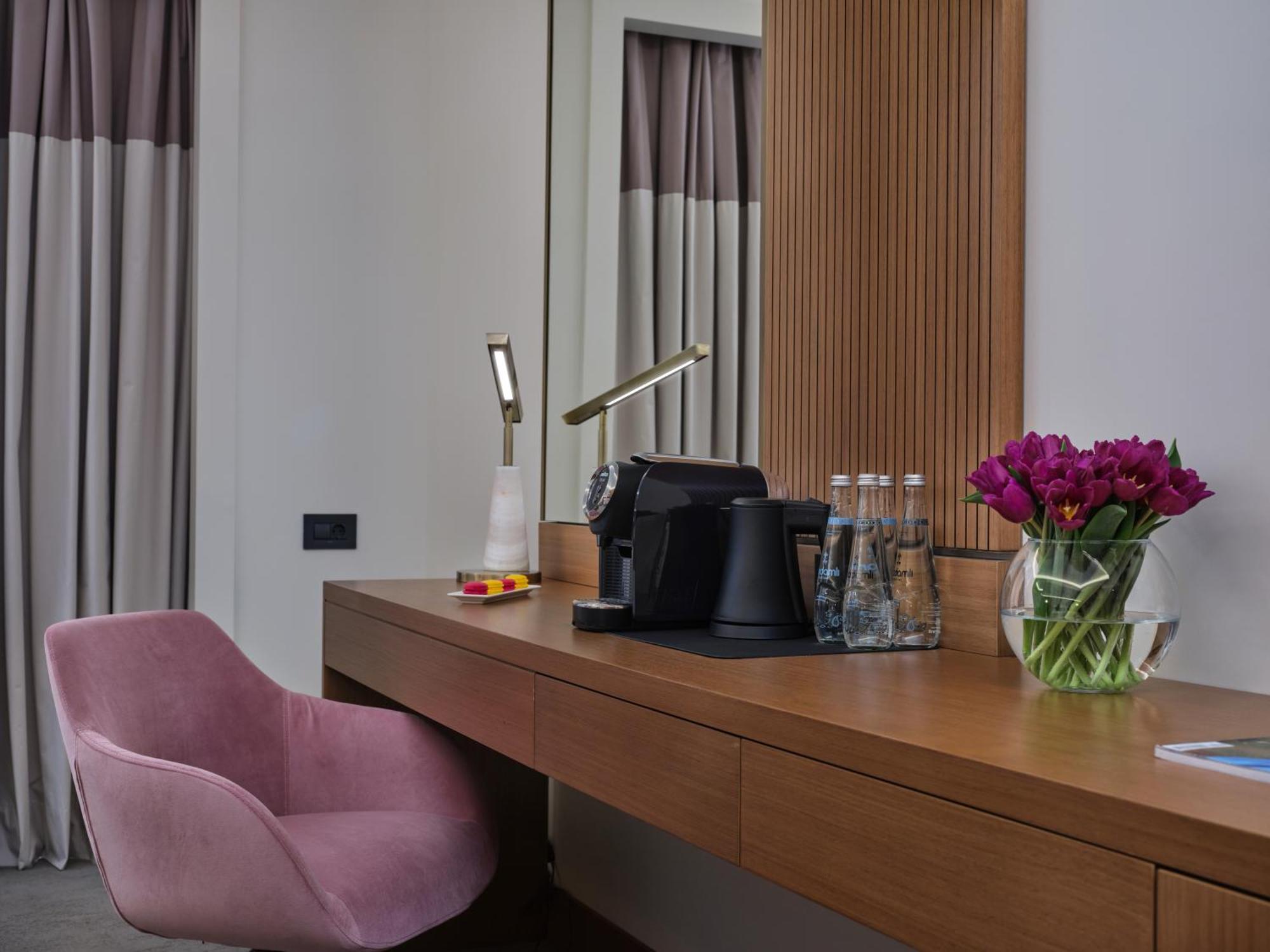 Qafqaz Riverside Hotel Gabala Exterior foto A Nespresso machine in a hotel room